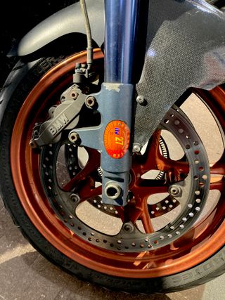 BMW 1150R Naked Negra y Naranja