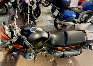 BMW 1150R Naked Negra y Naranja