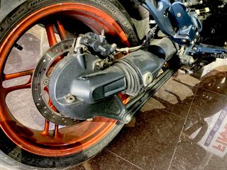 BMW 1150R Naked Negra y Naranja