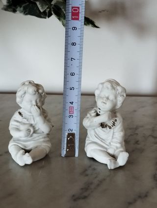 Figuras em Porcelana Biscuit - 2 Meninos Sentados