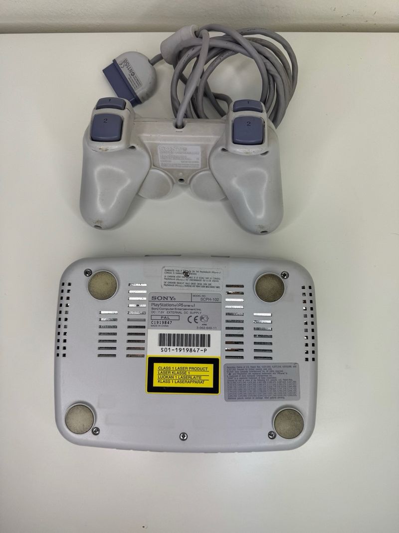 PlayStation One PSOne completa con 1 controlador y cables afbeelding 3