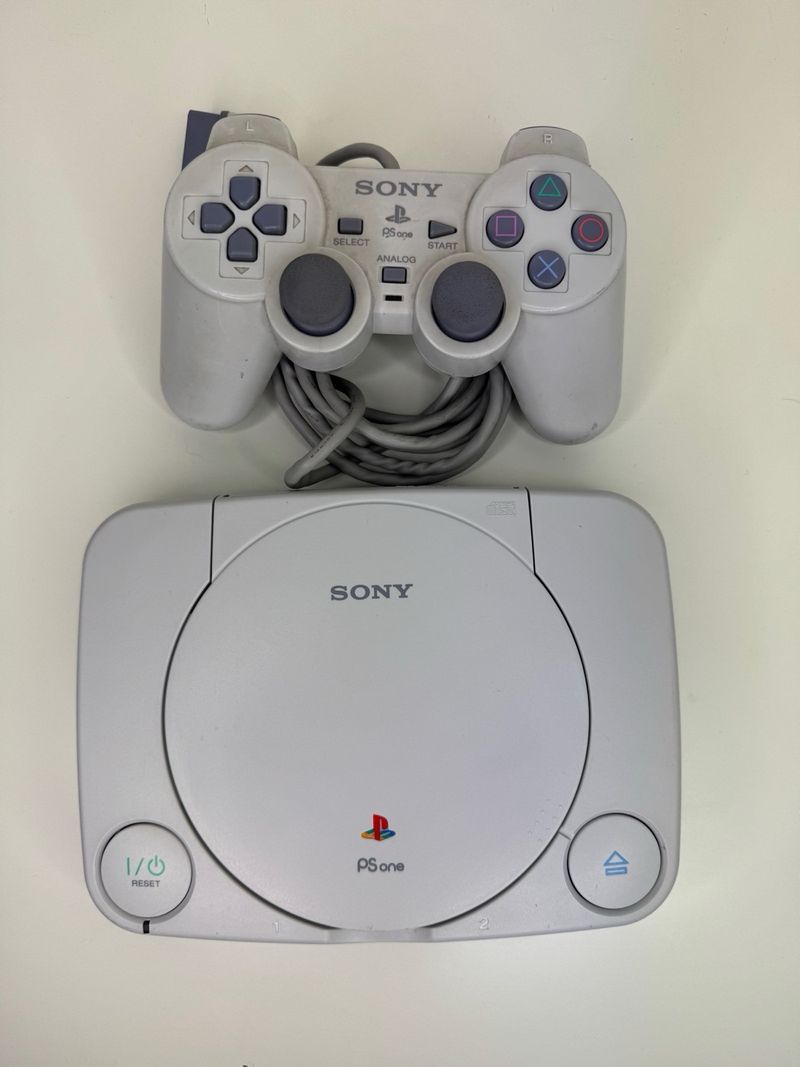 PlayStation One PSOne completa con 1 controlador y cables afbeelding 2