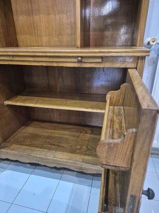 Alacena de madera rústica