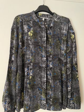 Blusa con estampado serpente