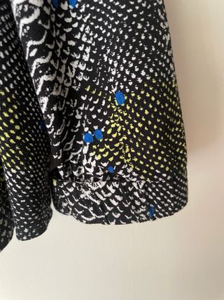 Blusa con estampado serpente