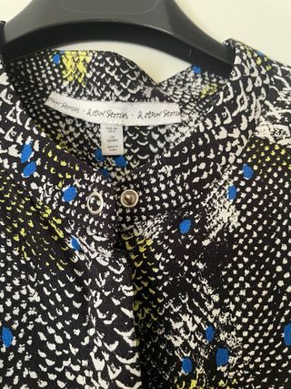 Blusa con estampado serpente