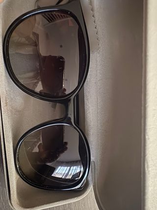 Gafas Calvin Klein Beige con su funda