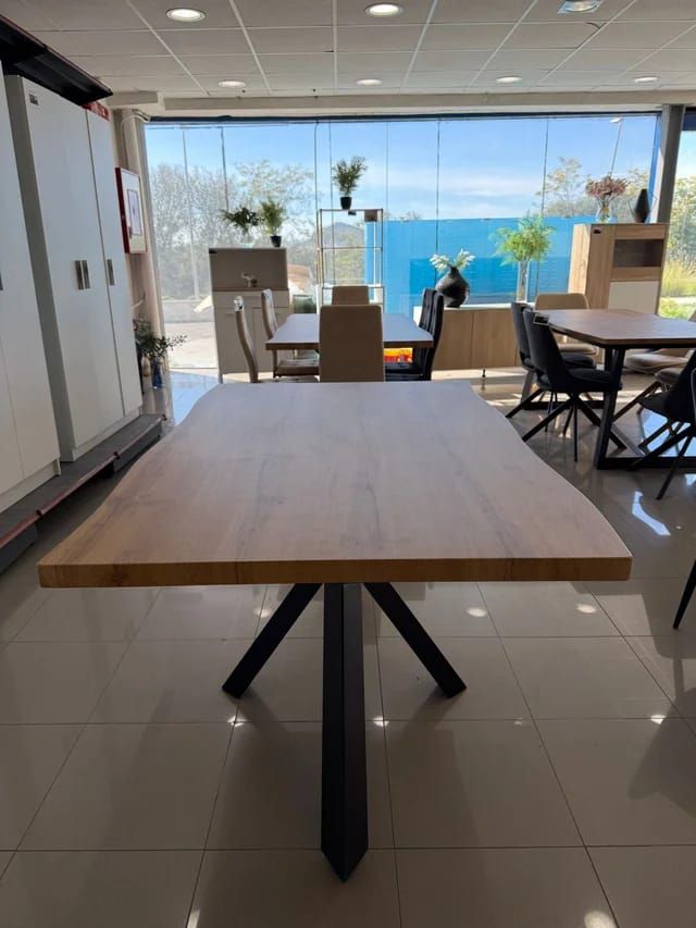 Mesa Comedor Estilo Madera y Patas Metálicas