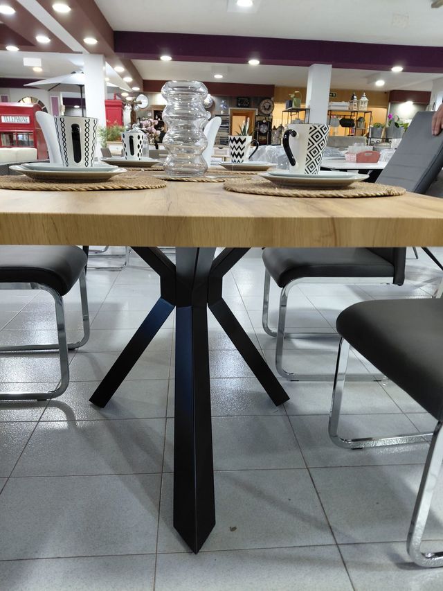 Mesa Comedor Estilo Madera y Patas Metálicas