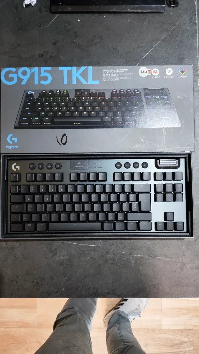 Teclado Logitech G915 TKL RGB