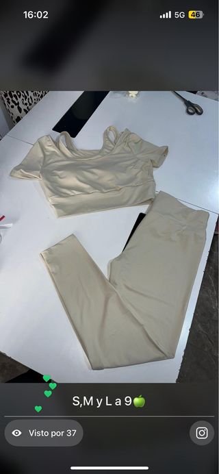 Conjunto deportivo beige