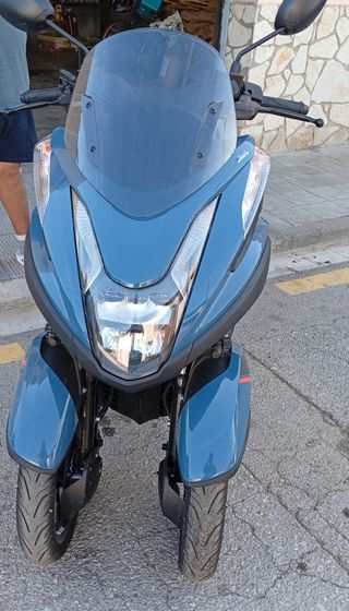 Moto tricity azul seminuevo