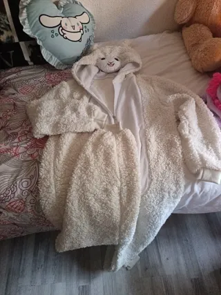 Pijama de peluche blanco talla única
