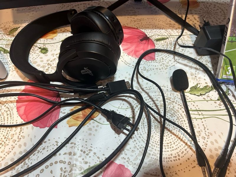 PlayStation 5 + Mando + Monitor+ Cascos+Juego afbeelding 2