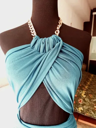 Vestido largo cruzado con cadena
