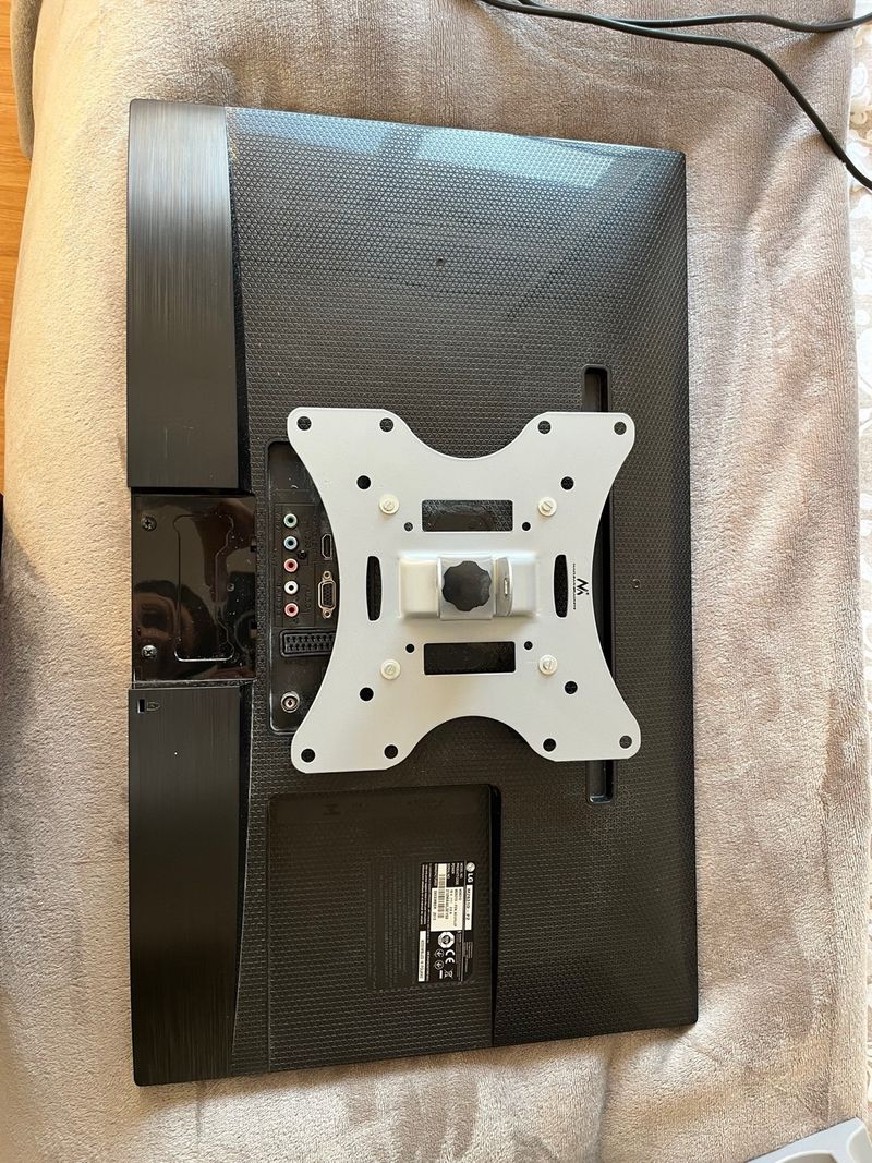 Televisión LG 32 pulgadas con Soporte de pared afbeelding 3