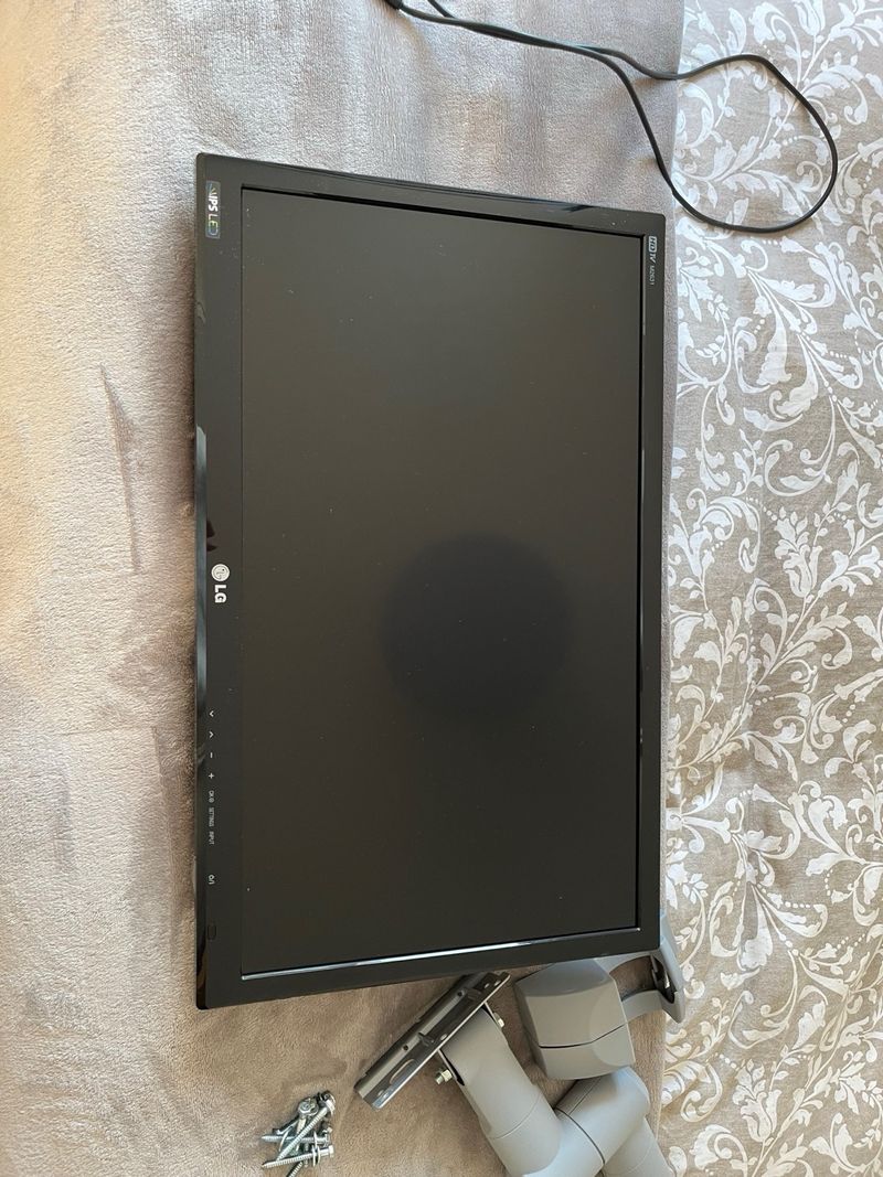 Televisión LG 32 pulgadas con Soporte de pared afbeelding 2