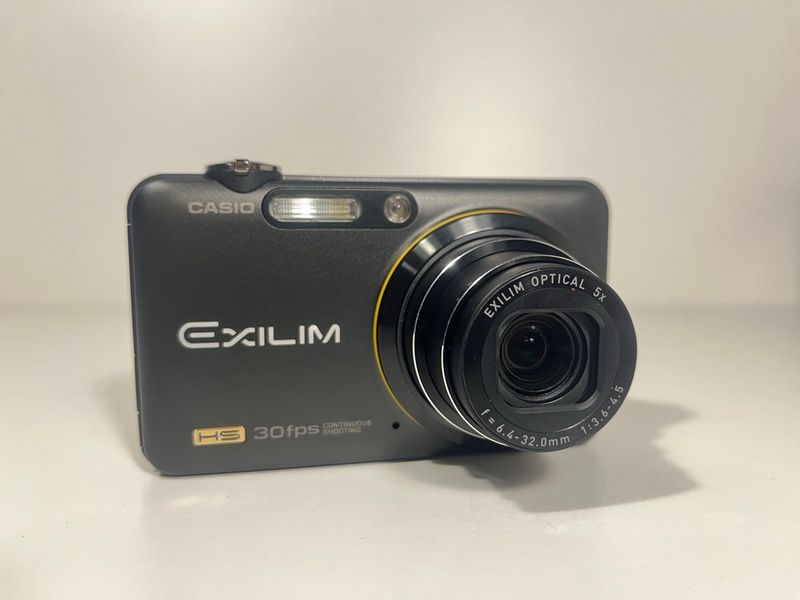 Casio Exilim EX-FC100 Cámara Digital de Alta Velocidad + Caja