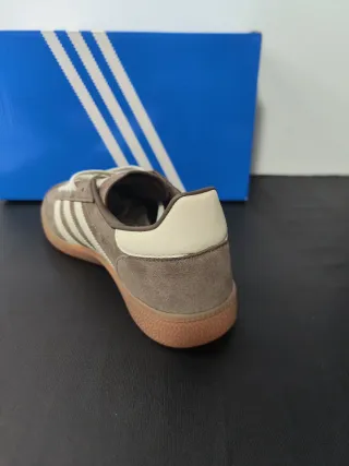Adidas  talla 41 color Beige/Marrón