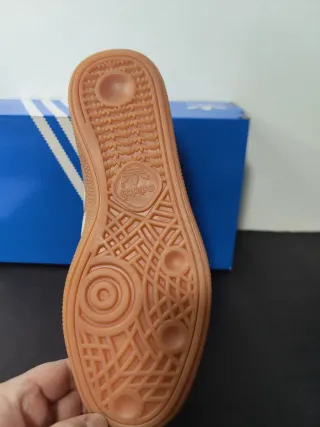 Adidas  talla 41 color Beige/Marrón