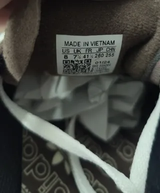 Adidas  talla 41 color Beige/Marrón