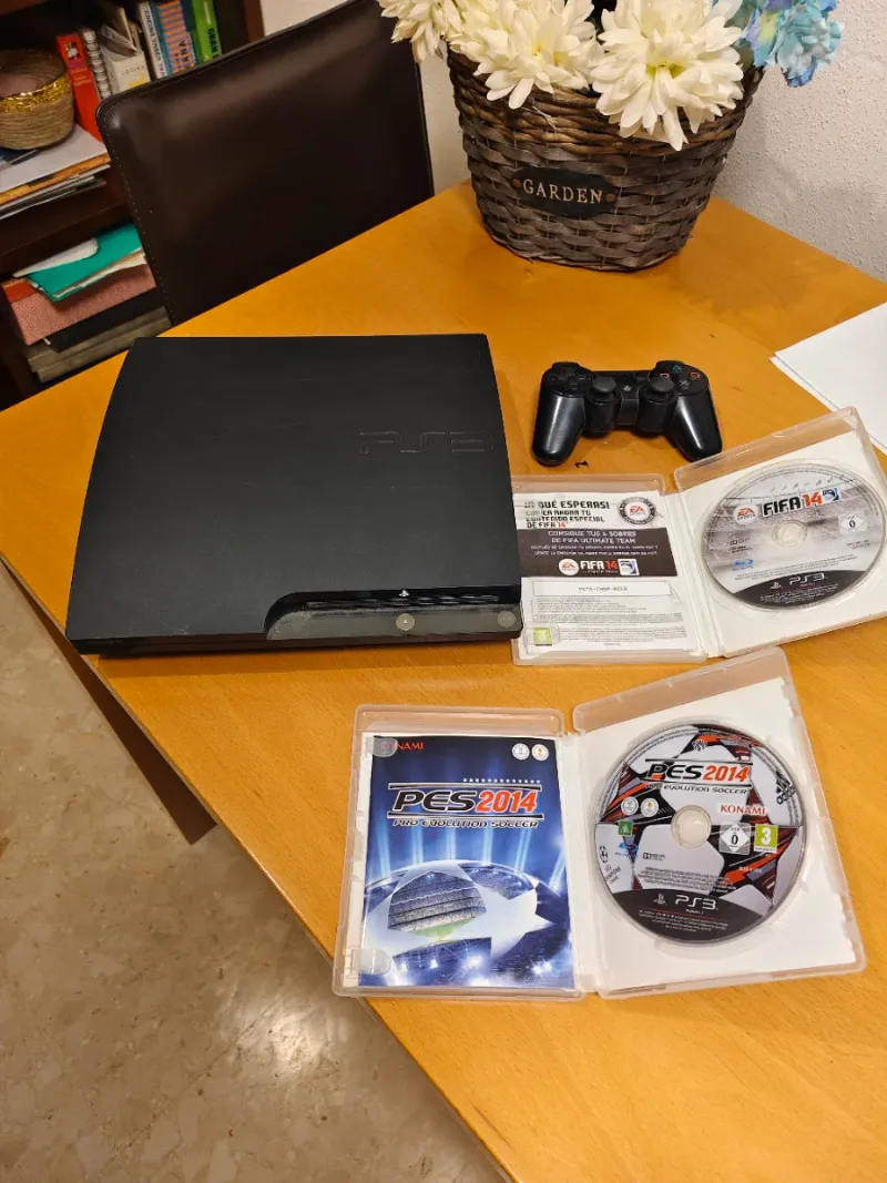 Ps3 Negra con 1 Mando y 2 Juegos