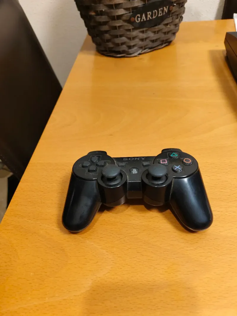 Ps3 Negra con 1 Mando y 2 Juegos afbeelding 3