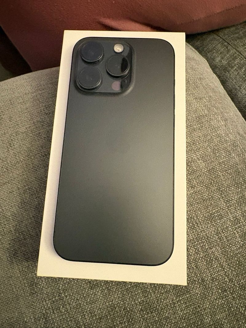 iPhone 15 Pro 128GB Negro Batería 85% afbeelding 3