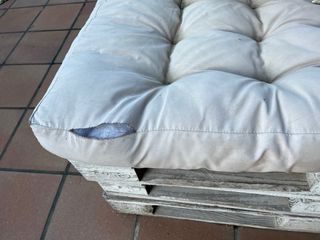 Divano Pallet con cuscini e materassino