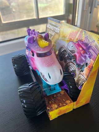 Monster Jam Sparkle Smash Camión Unicornio