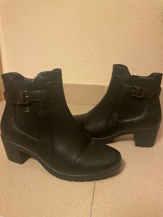 Botines negros talla 39