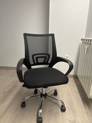 Silla de oficina ergonómica negra