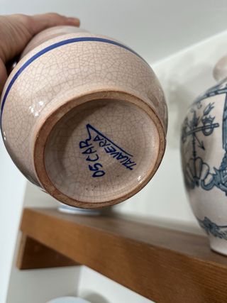 Antiguos tarros de farmacia decorados