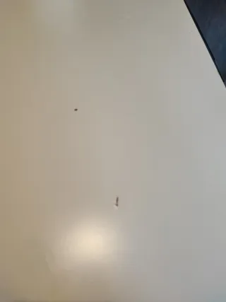 Mesa baja blanca de madera