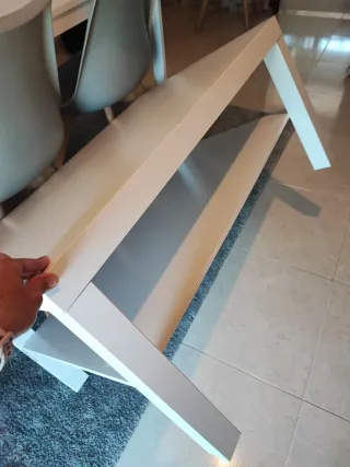 Mesa baja blanca de madera