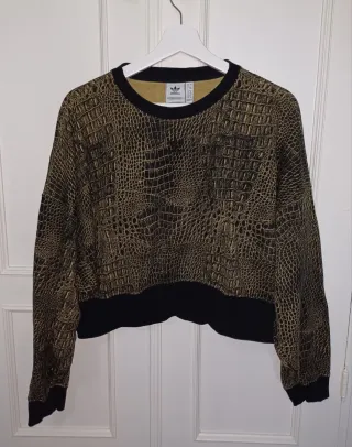 Sudadera Adidas estampado reptil