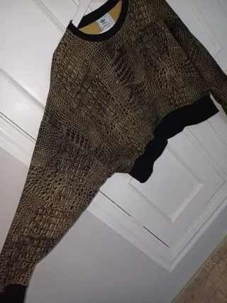 Sudadera Adidas estampado reptil