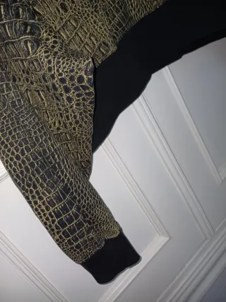 Sudadera Adidas estampado reptil