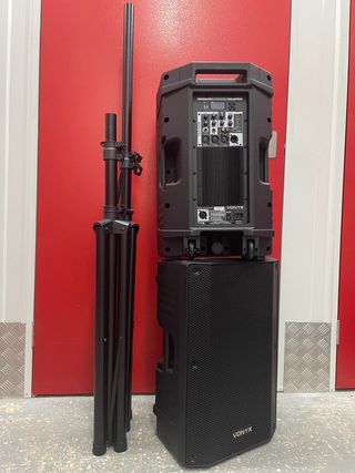 Altavoz VONYX y trípode negro