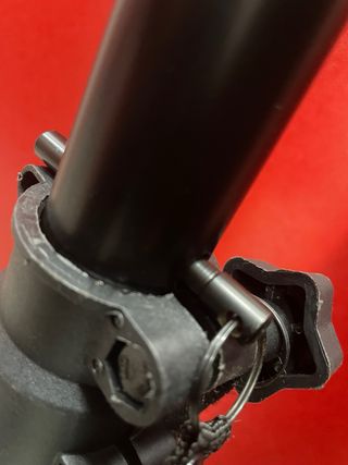 Altavoz VONYX y trípode negro