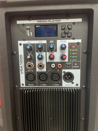 Altavoz VONYX y trípode negro