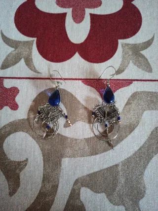 Pendientes largos con piedra azul y plata