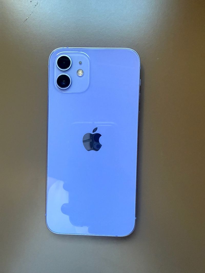 iPhone 12 Morado