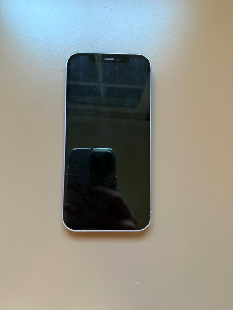 iPhone 12 Morado afbeelding 2