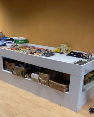 Mostrador expositor blanco