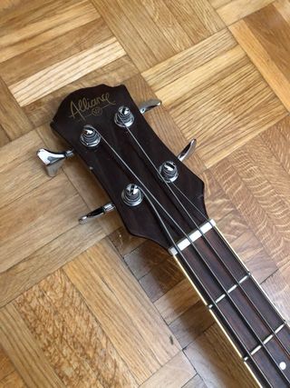 Bajo Acústico VP Alliance