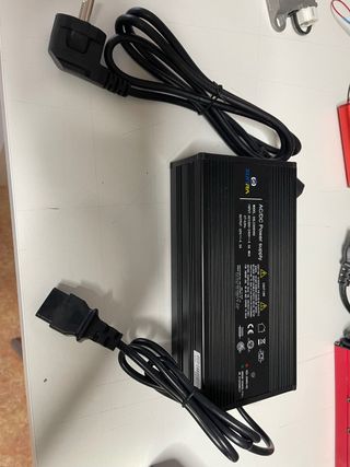 Cargador SUNRA SSLC3000 60V 4.5A Nuevo
