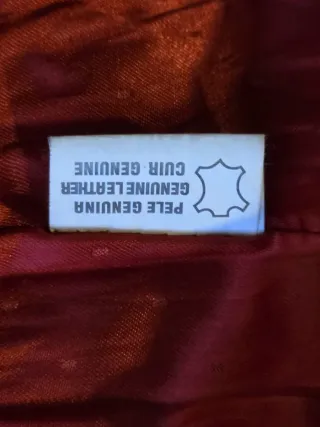 Cazadora de cuero negra