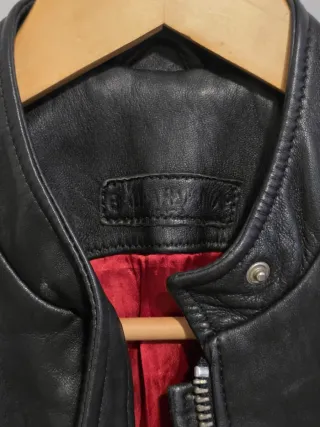 Cazadora de cuero negra