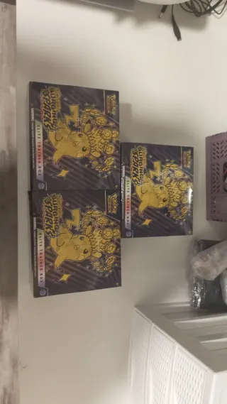 Pokémon Scarlet & Violet ETB surging sparks ingles